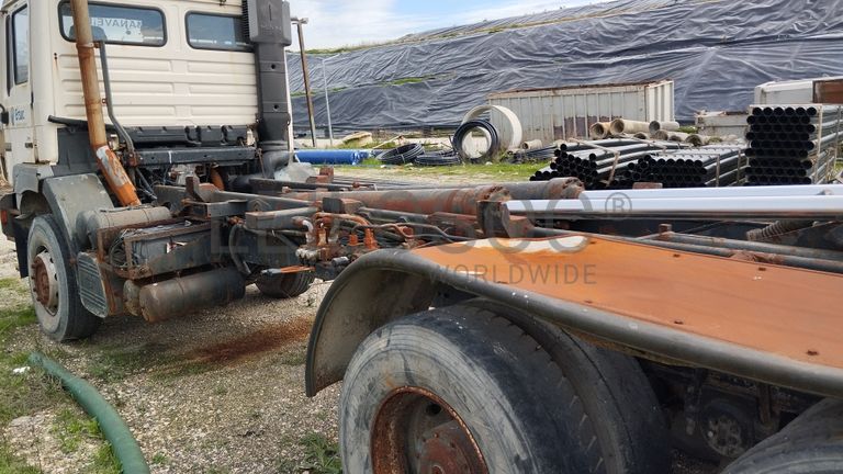 MAN 26.343 com Ampliroll · Ano 1998