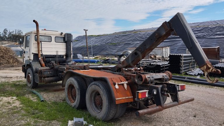 MAN 26.343 com Ampliroll · Ano 1998