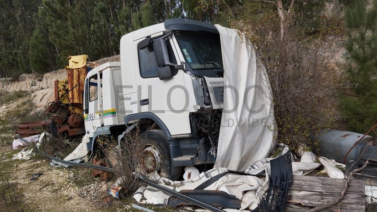 Volvo FL250 · Ano 2004