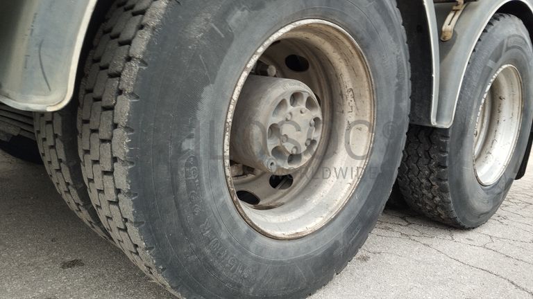 Volvo FM340 com grua