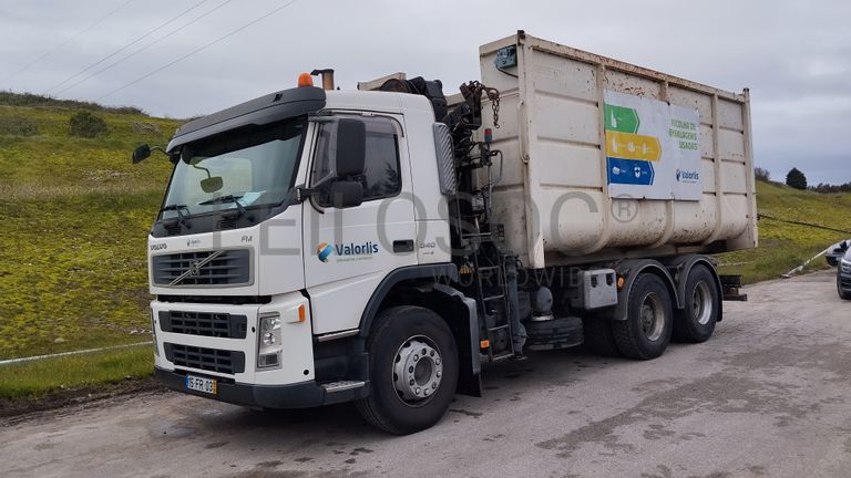 Volvo FM340 com grua