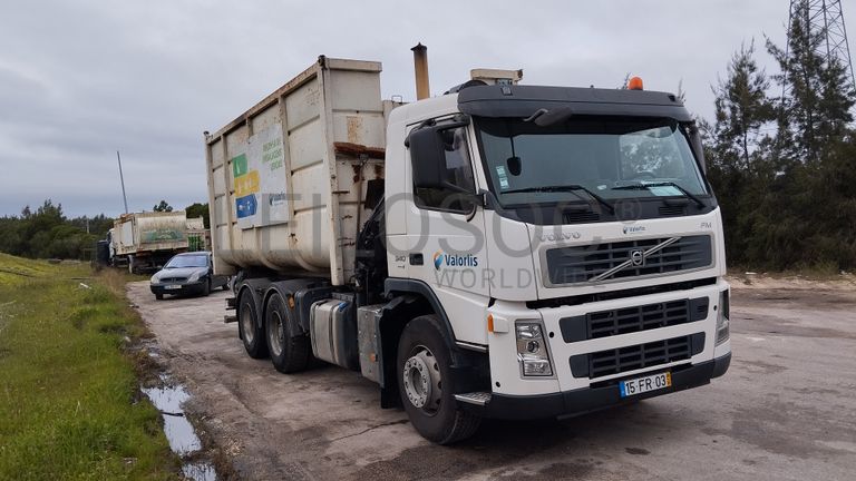 Volvo FM340 com grua