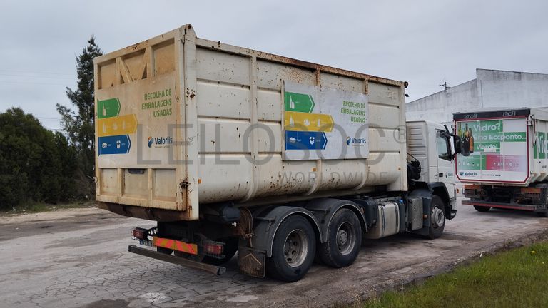 Volvo FM340 com grua