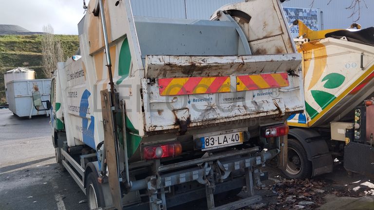 Mitsubishi FUSO 7C15 com Caixa Compactadora · Ano 2010