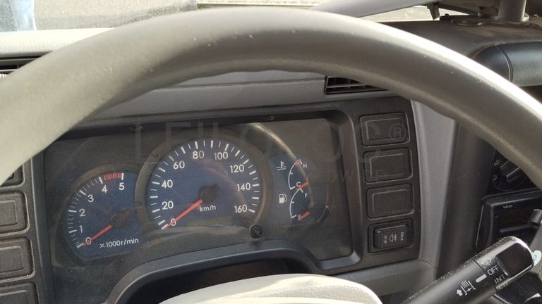 Mitsubishi FUSO 7C15 com Caixa Compactadora · Ano 2010