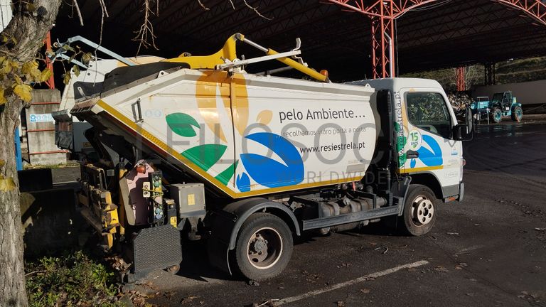 Mitsubishi FUSO 7C15 com Caixa Compactadora · Ano 2012