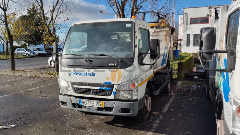 Mitsubishi FUSO 7C15 com Caixa Compactadora · Ano 2012