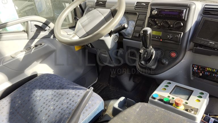 Mitsubishi FUSO 7C15 com Caixa Compactadora · Ano 2012