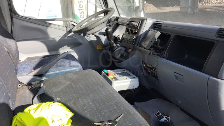 Mitsubishi FUSO 7C15 com Caixa Compactadora · Ano 2012