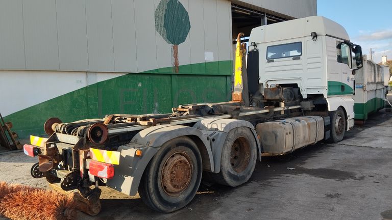 MAN TGX26.440 com Ampliroll · Ano 2009