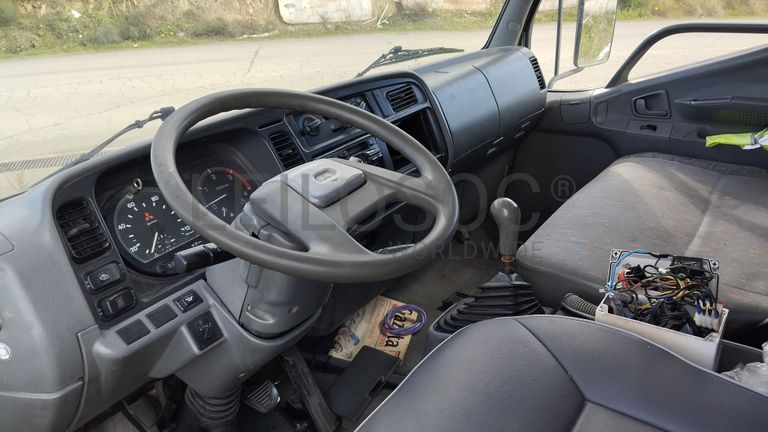 Mitsubishi Canter com caixa compactadora · Ano 2004