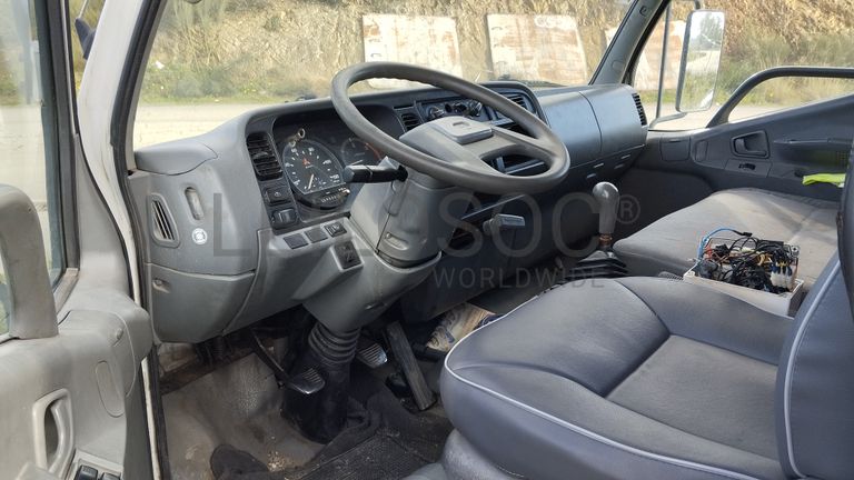 Mitsubishi Canter com caixa compactadora · Ano 2004