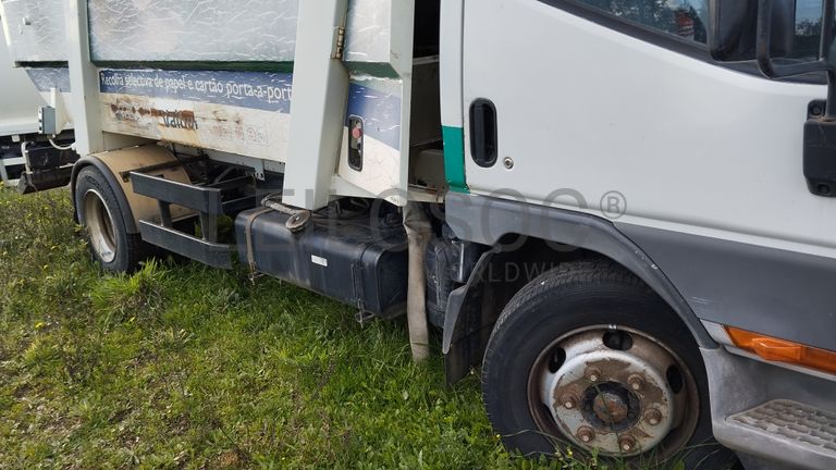 Mitsubishi Canter com caixa compactadora · Ano 2004