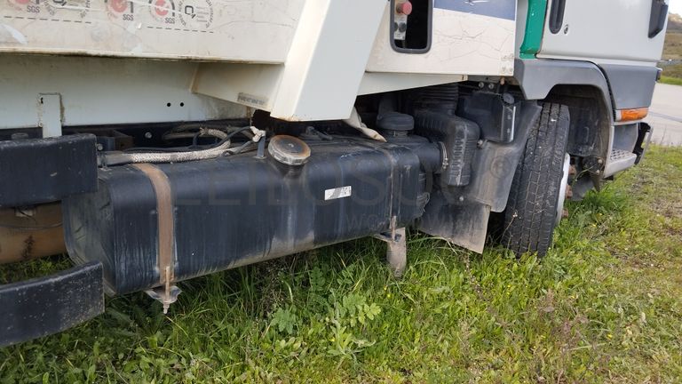 Mitsubishi Canter com caixa compactadora · Ano 2004