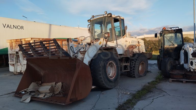 Pá Carregadora DOOSAN DL200 · Ano 2009