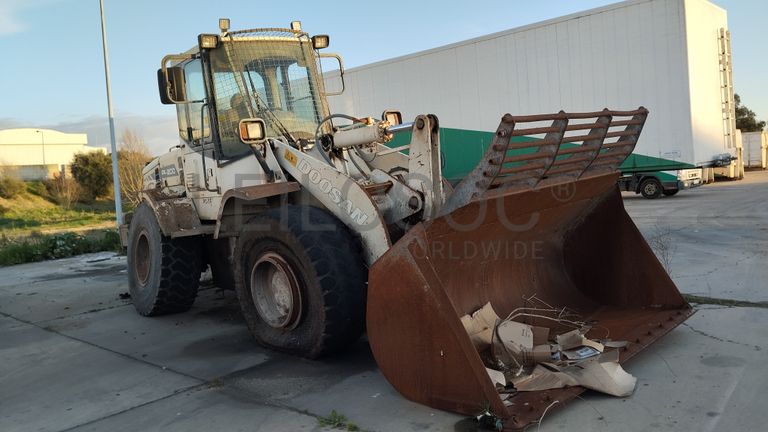 Pá Carregadora DOOSAN DL200 · Ano 2009