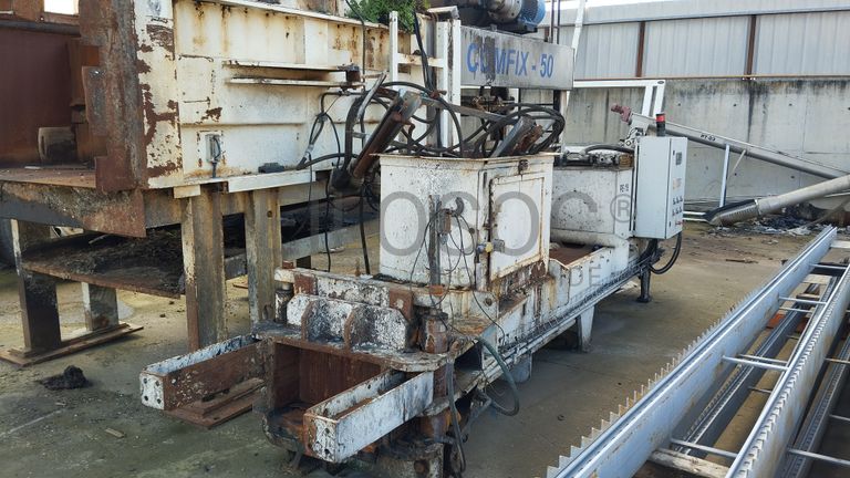 Prensa de enfardar latas · Ano 2012