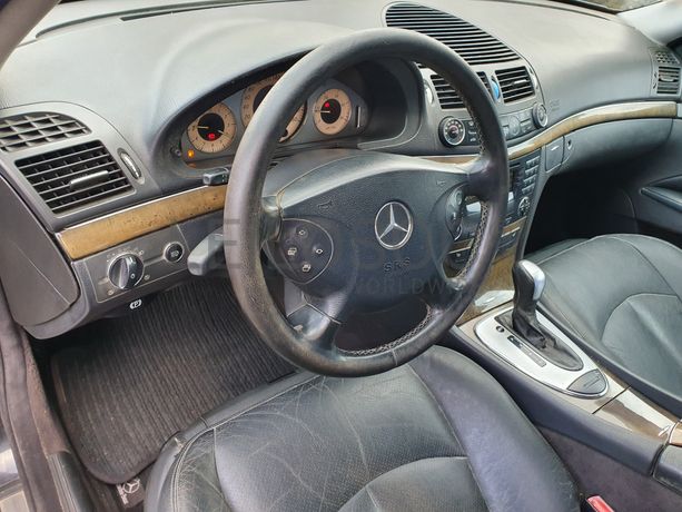 Mercedes-Benz E220 CDI · Ano 2002