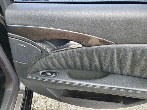 Mercedes-Benz E220 CDI · Ano 2002