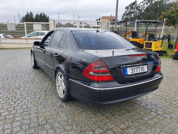 Mercedes-Benz E220 CDI · Ano 2002