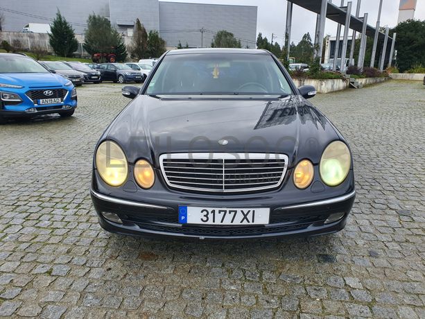 Mercedes-Benz E220 CDI · Ano 2002