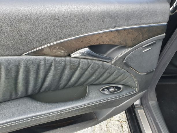 Mercedes-Benz E220 CDI · Ano 2002