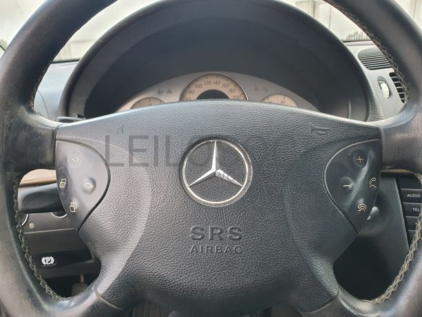 Mercedes-Benz E220 CDI · Ano 2002