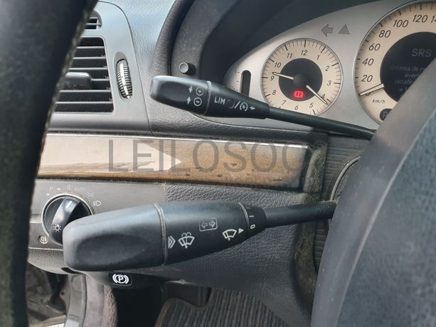 Mercedes-Benz E220 CDI · Ano 2002