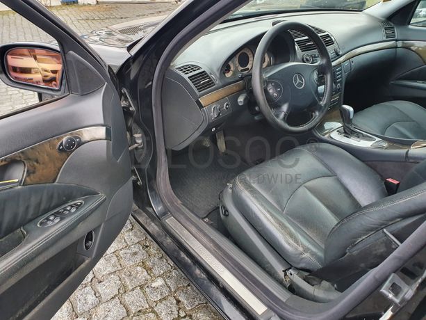 Mercedes-Benz E220 CDI · Ano 2002