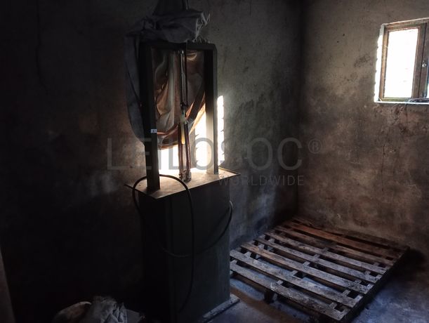 Máquina de virar sapatos · Máquina de cortar relva · Compressor · Depósitos de Ar