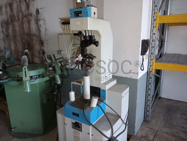 Máquina de facear · Máquina de enformar luvas · Máquina de pregar saltos