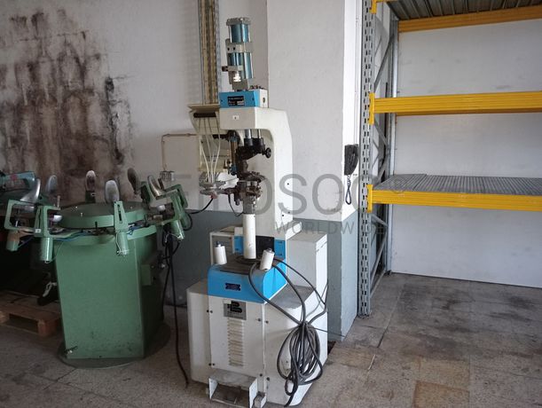 Máquina de facear · Máquina de enformar luvas · Máquina de pregar saltos