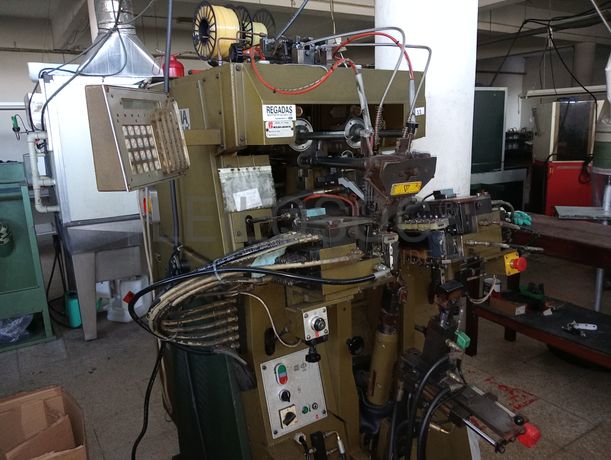 Máquina de calcanheiras