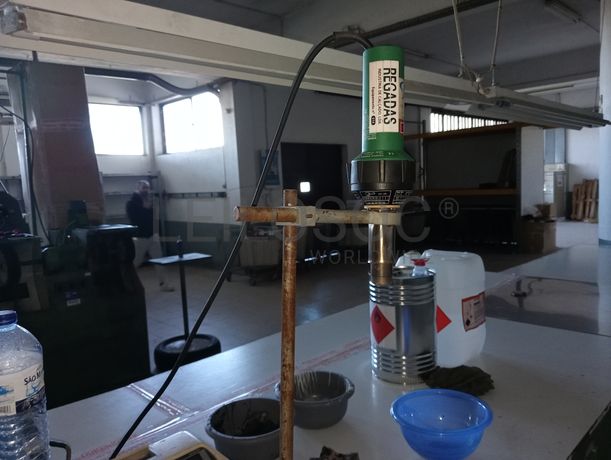 Máquina com ferro de brunir · Diversos