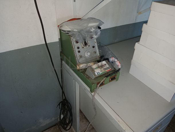 Máquina com ferro de brunir · Diversos