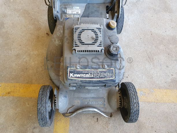 Máquina de Cortar Relva