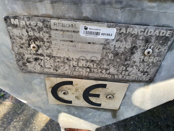 Atrelado com Cisterna