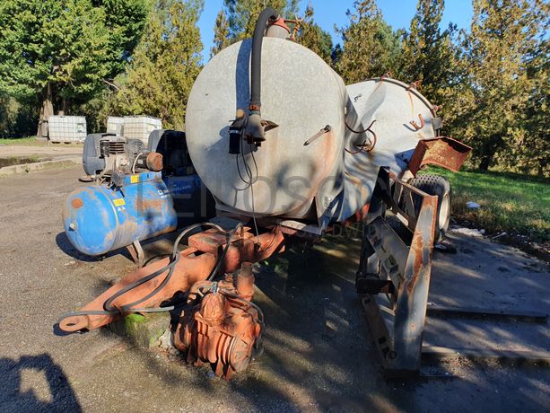 Atrelado com Cisterna