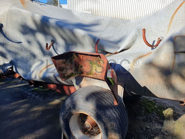 Atrelado com Cisterna