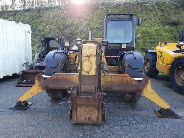 Trator com Braço Telescópico