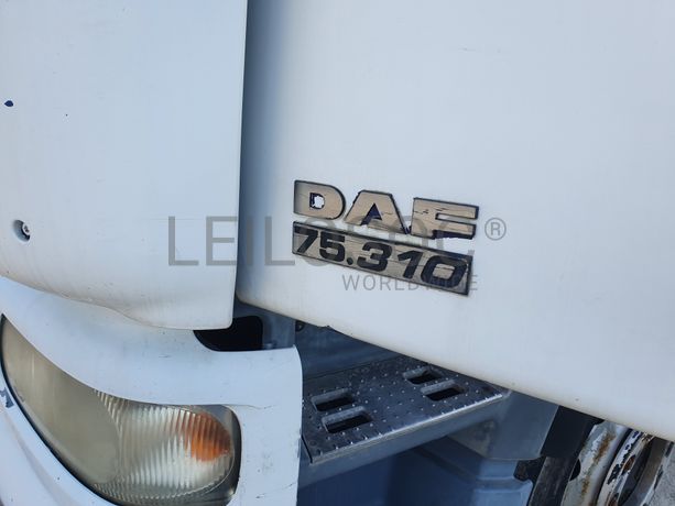 Porta Máquinas DAF 75CF-310 6x2 · Ano 2004