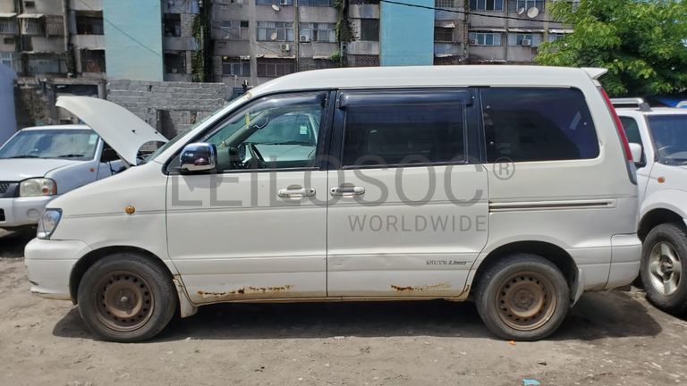 Toyota Noah · Ano 2001