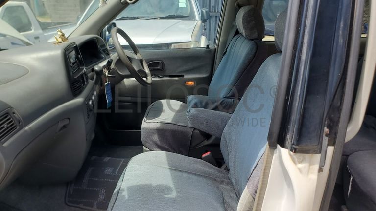 Toyota Noah · Ano 2001