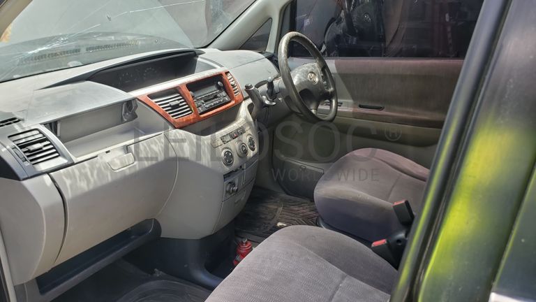 Toyota Noah · Ano 2002