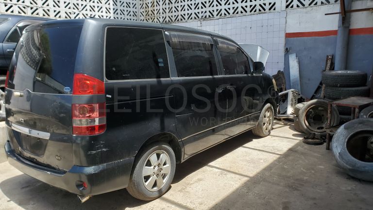 Toyota Noah · Ano 2002