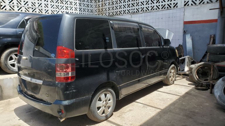 Toyota Noah · Ano 2002