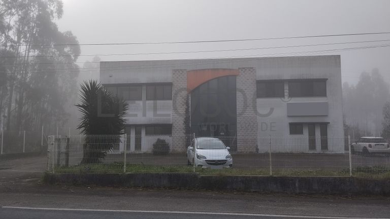 Edifício de Escritórios e Armazém · Leiria