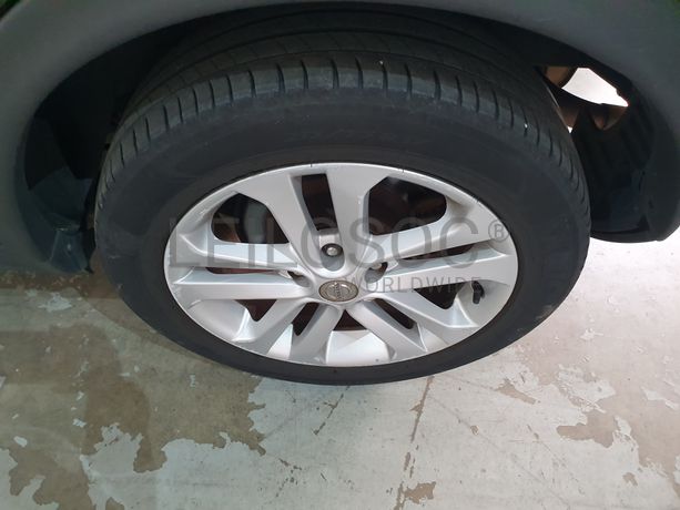 Nissan Juke 1.6 T 4x4 M-CVT · Ano 2011