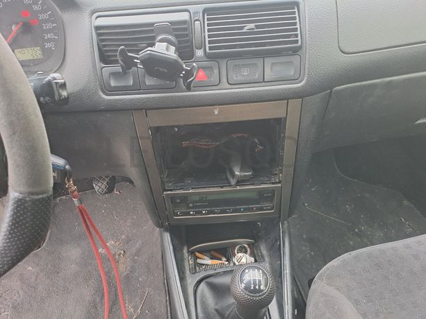 Volkswagen Golf 1.9 TDI · Ano 2003