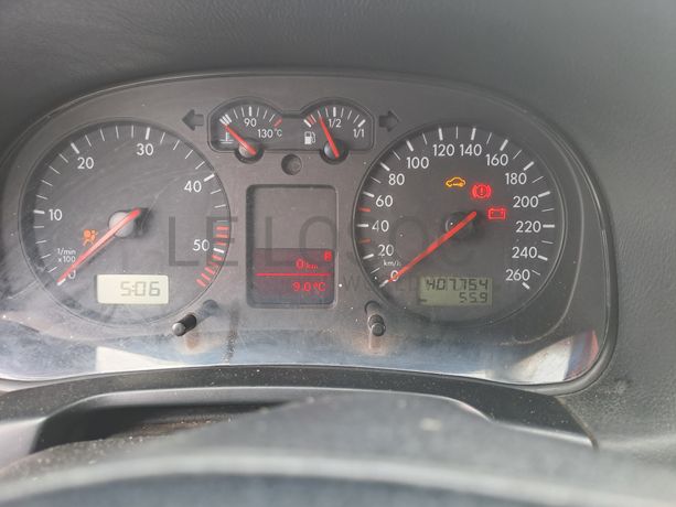 Volkswagen Golf 1.9 TDI · Ano 2003